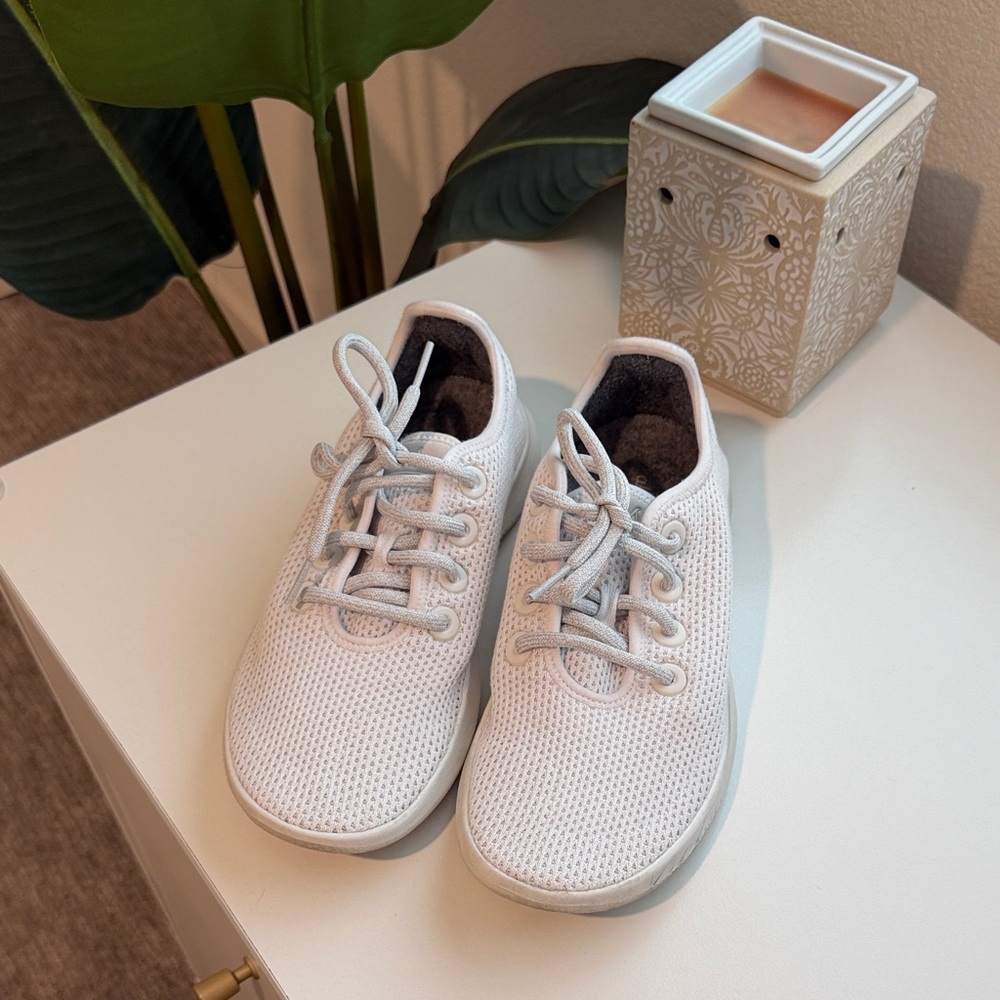 Allbirds women’s tree runner super light sneaker- size 8